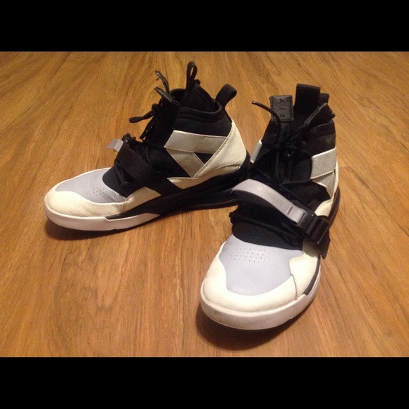 Nike Air Force 270 utility Black Sail Size 10.5